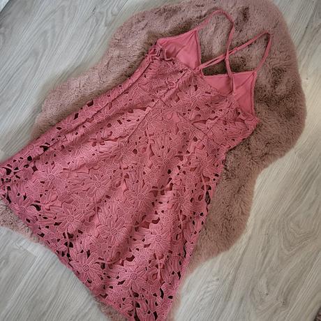 34 na-kd čipkované saty, 34