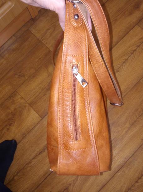 Hnedooranžova kabelka prakticka vacsia dobry stav,
