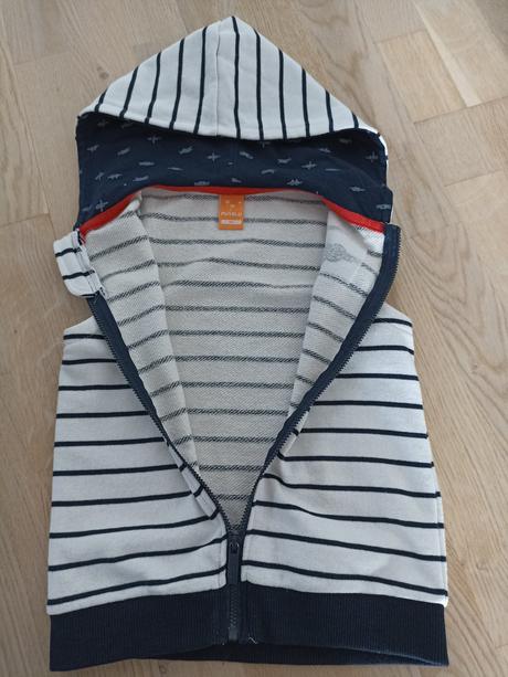 Chlapčenská vesta, 104