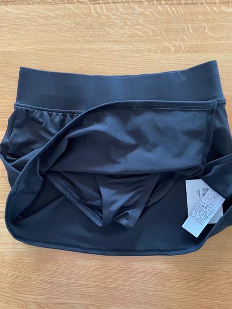 Krasokorčuliarska sukňa, 146