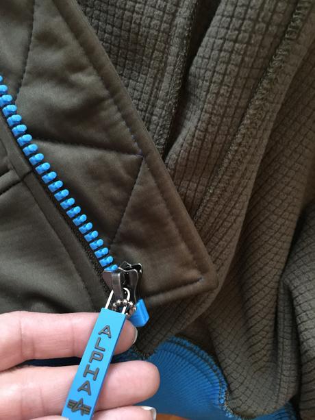 Alpha industries bombera s azurovo modrym zipsom, xs
