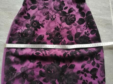 Korzetové šaty vínovej farby asos v34 zamat. ruže, 34