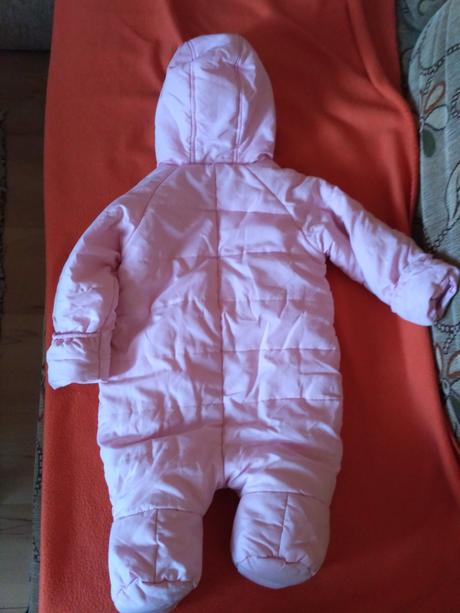 Overal s nozickami, 74