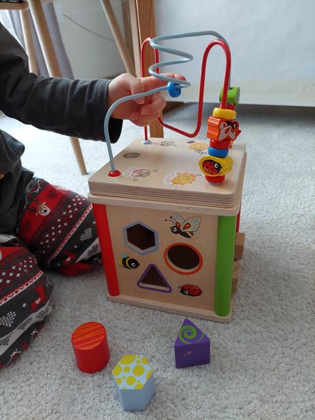 Detske hlavolamy v kocke,