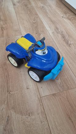 Policajná hracia štvorkolka.,