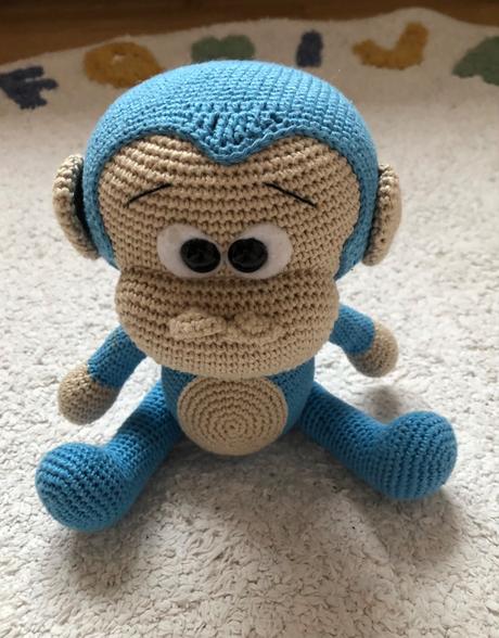 Háčkovaná modrá opica,