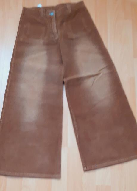 Široke menčestrove nohavice, 158