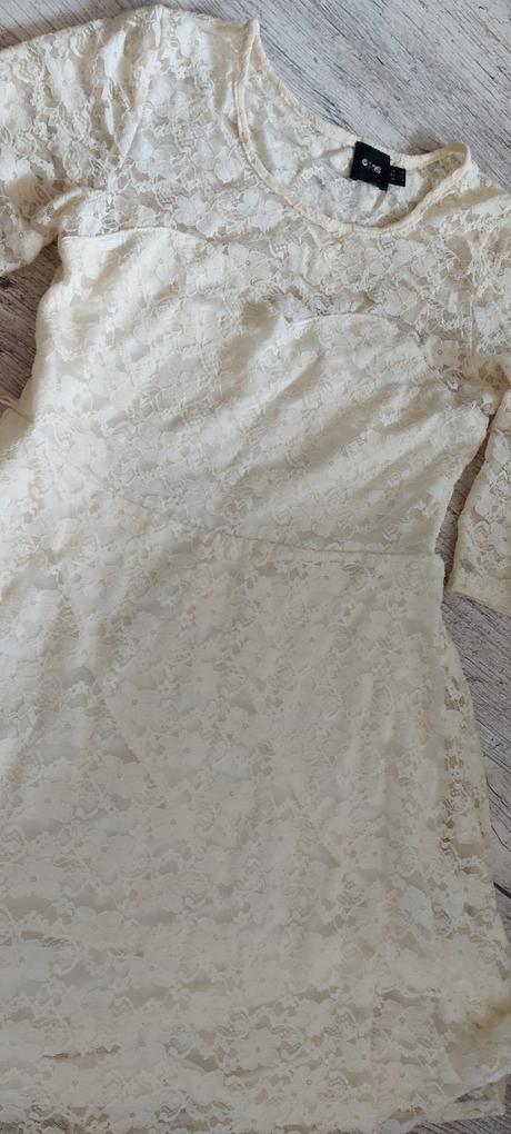 Krásne čipkované šaty zn.asos, 38