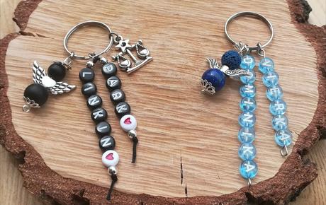 Kľúčenky s menami anjelikom z minerálov a korálok, 
