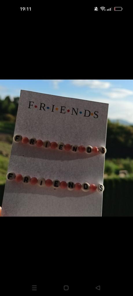 Ručné robené náramky a kľúčenky, 