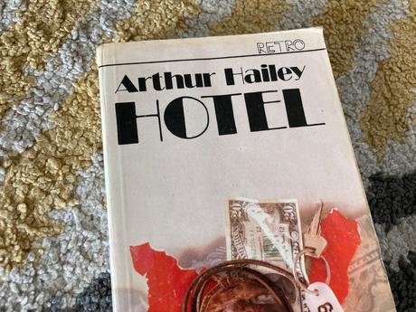 Hotel arthur hailey (1983), 