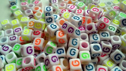 Písmenka neónové g, 