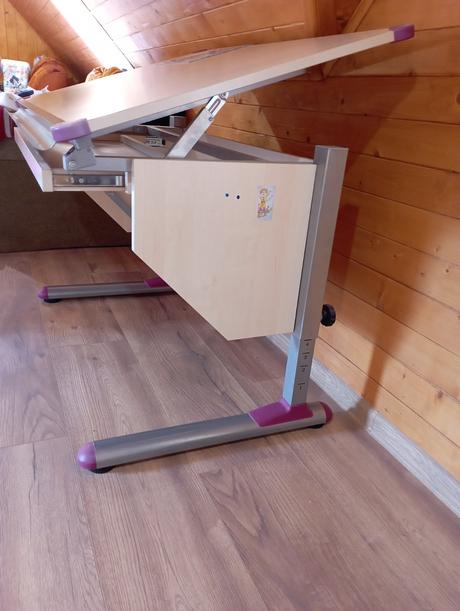 Rastúci písací stôl, 