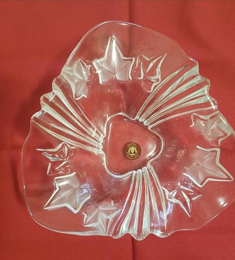 Zaujimava skenena miska,