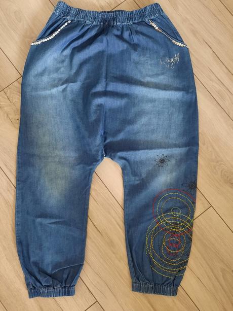 Štýlové ,znackove,pudlove gate, desigual,140