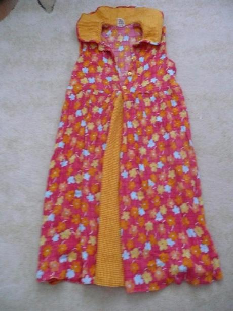 Letné šaty s kvetmi, 128