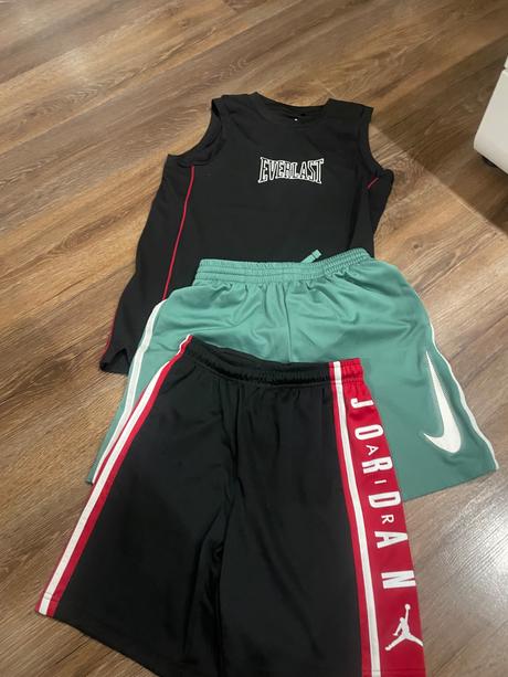 Tielko a dvoje kratse nike, nike,158