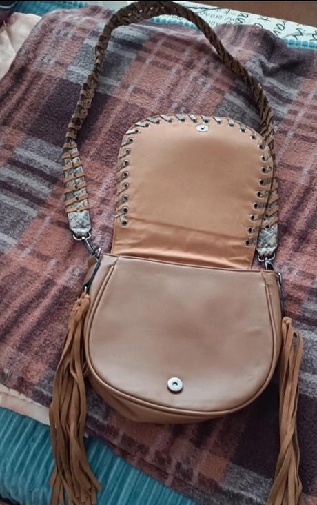 Hnedá kabelka, reserved