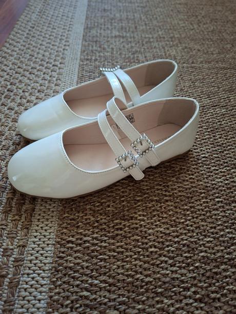 Biele sandále lakované, reserved,36