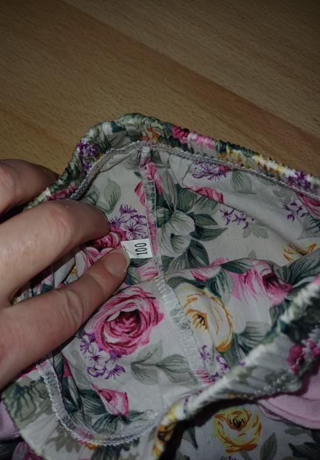 Šortky s volánmi, 98