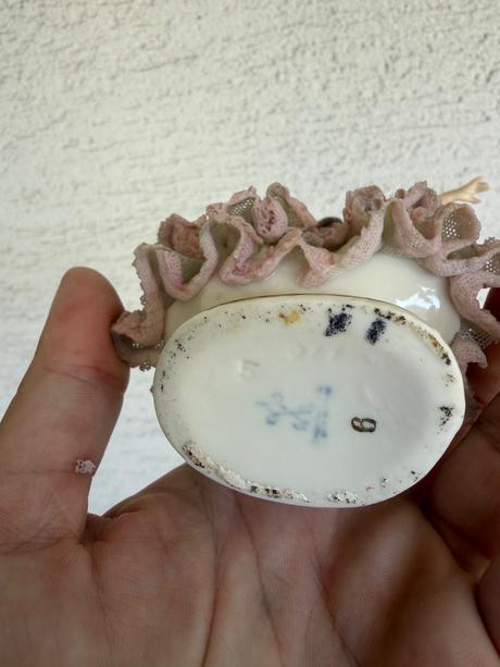 Soska starozitna 2 tanecnice porcelanova sukna,