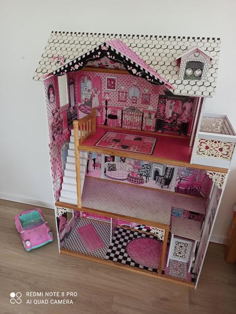 Barbie domček s príslušenstvom,