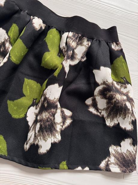 Kvetovaná nariasená sukňa, m