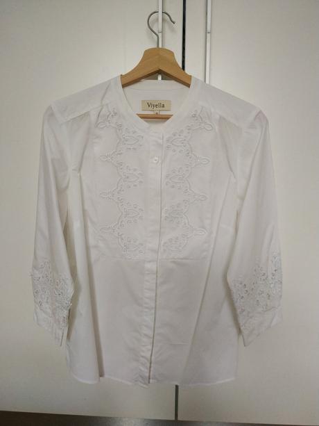 Biela blúzka s výšivkou, 38