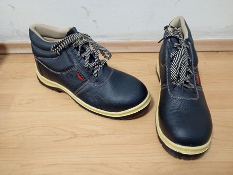 Pracovná bečnostná členková obuv + poštovné v cene, 45