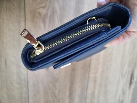 Modrá listová kabelka, 