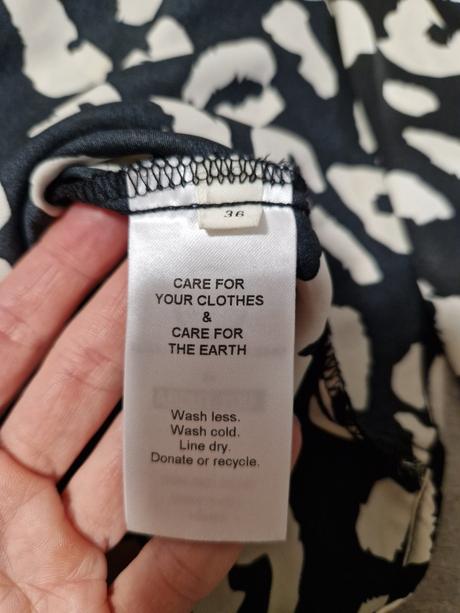 Saténová blúzka, 38