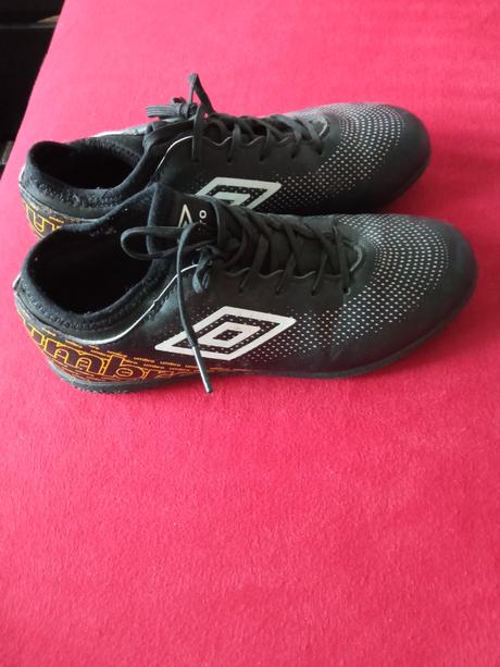 Halovky, umbro,36