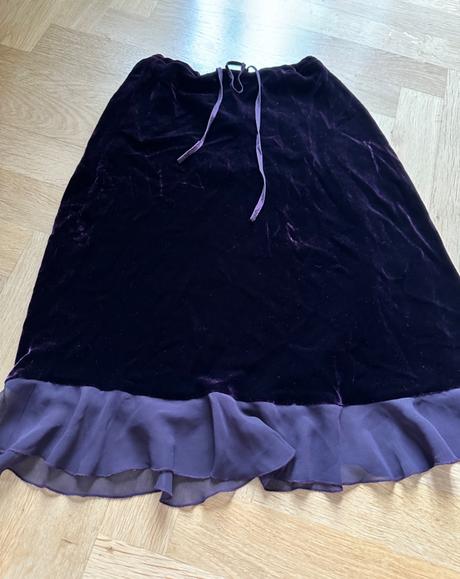 Zamatová sukňa s hodvábom, s