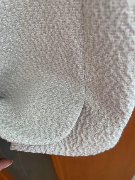 Elegantne saty s podsivkou, 42