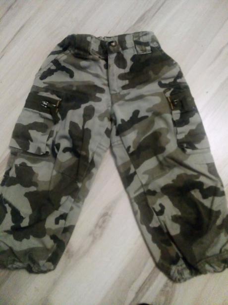 Nohavice maskace, 98