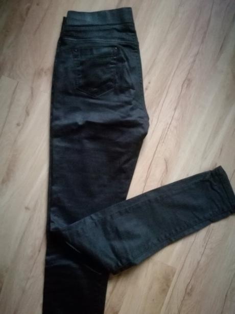 Nohavice so zipsami, s