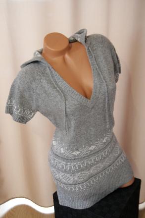 Šedý sveter s kapucňou m/l, m