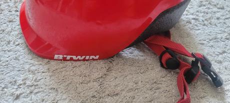 Prilba b-twin decathlon,