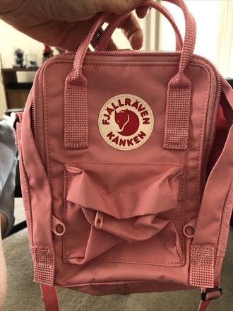 Minimalne nosená taska fjällräven kånken sling, fjällräven