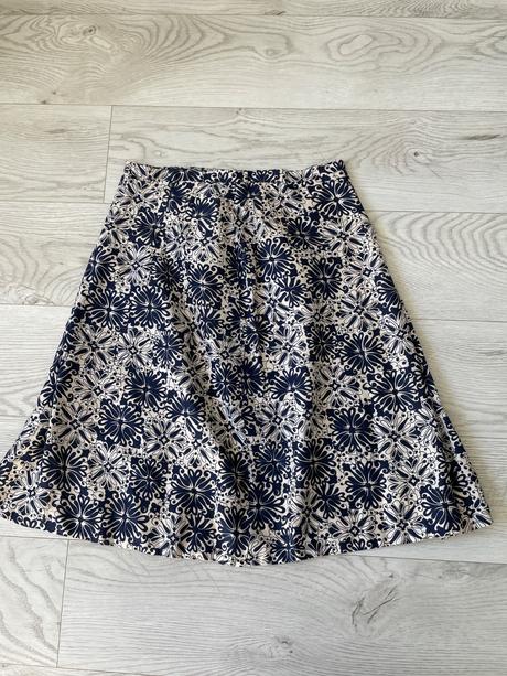 Vzorovaná sukňa, 34