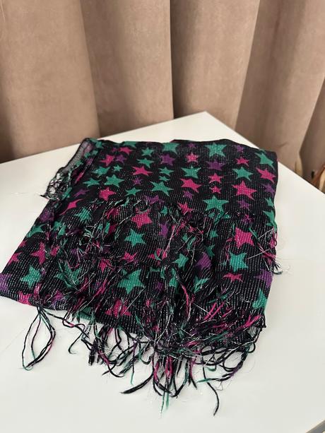 Veľká čierna šatka s hviezdičkami, 