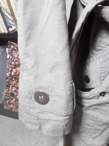 Trenčkot na nosenie detí, 