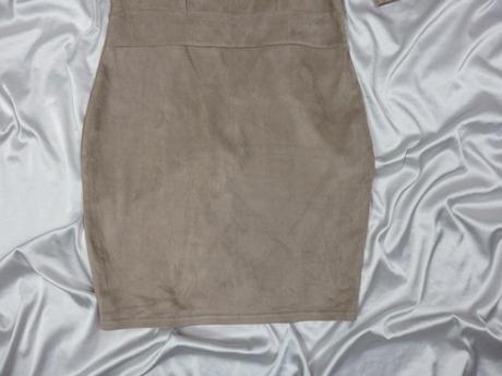 Kvalitné béžové šaty, s