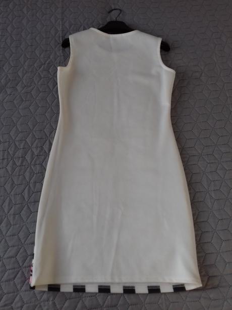 Obtiahnuté mini šaty pilot, m