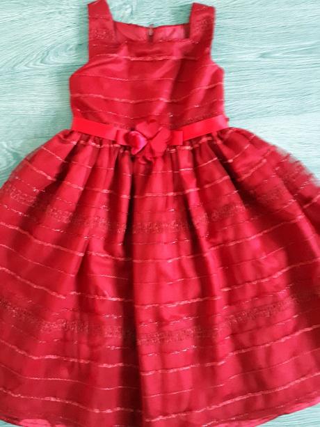 Krásne nazberkané šaty so spodničkami na 6 r., 116