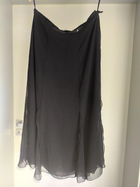 C 32    dlha  cierna sukna pre moletky nenosena, marks & spencer,xl