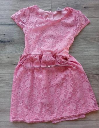 Čipkované šaty s opaskom, 134