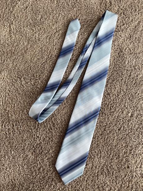 Modrá pánska kravata, 