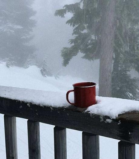 Hnedý smaltovaný hrnček, 