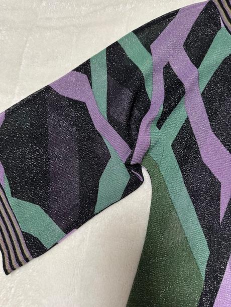 Tenší asymetrický svetrík s metalickou niťou, l / m